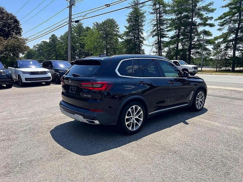 BMW X5 (2021) Auto na cestě - fotka 4 z 10