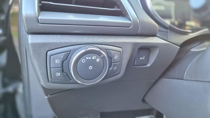 Ford Mondeo (2016) 2.0 TDCi Bi-Turbo 154 kW - fotka 22 z 25