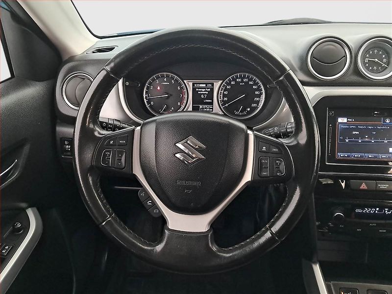 Suzuki Vitara (2015) 1.6 VVT, 4X4, Navi, Tempomat - fotka 17 z 18