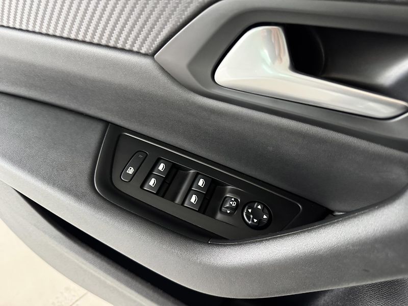 Peugeot 508 Hybrid 225*AT8*REZERVACE! - fotka 30 z 38