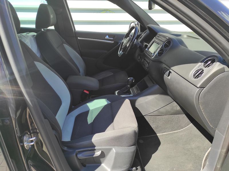 Volkswagen Tiguan 2,0TDi R-Line,4x4,DSG,S&S - fotka 10 z 39
