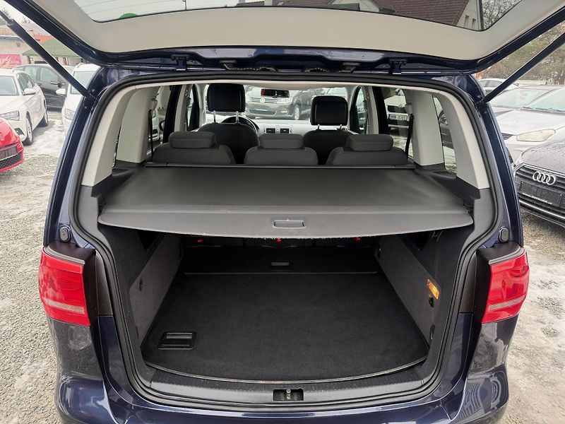 Volkswagen Touran 2.0 TDI DSG - fotka 12 z 13