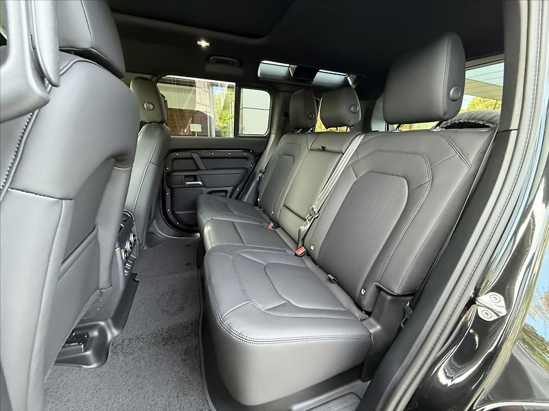 Land Rover Defender (2026) 3,0 110 X-DYNAMIC SE D250 - fotka 17 z 27