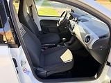 Volkswagen e-up! 64kW KAMERA - náhled 35