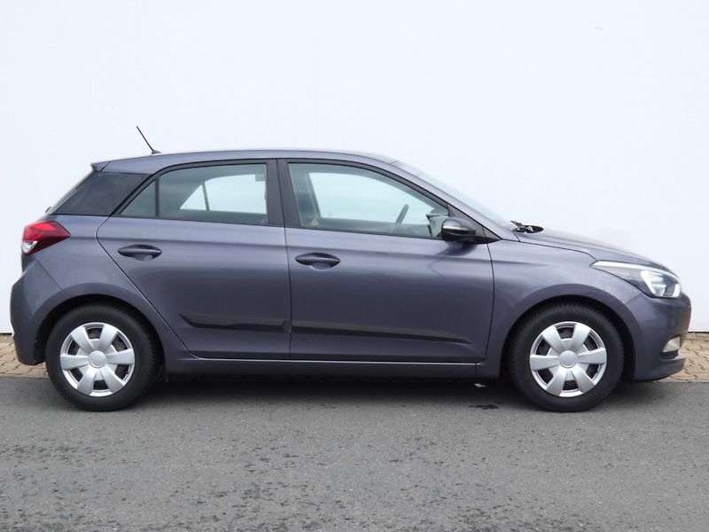 Hyundai i20 1,2 /55kW - fotka 3 z 30