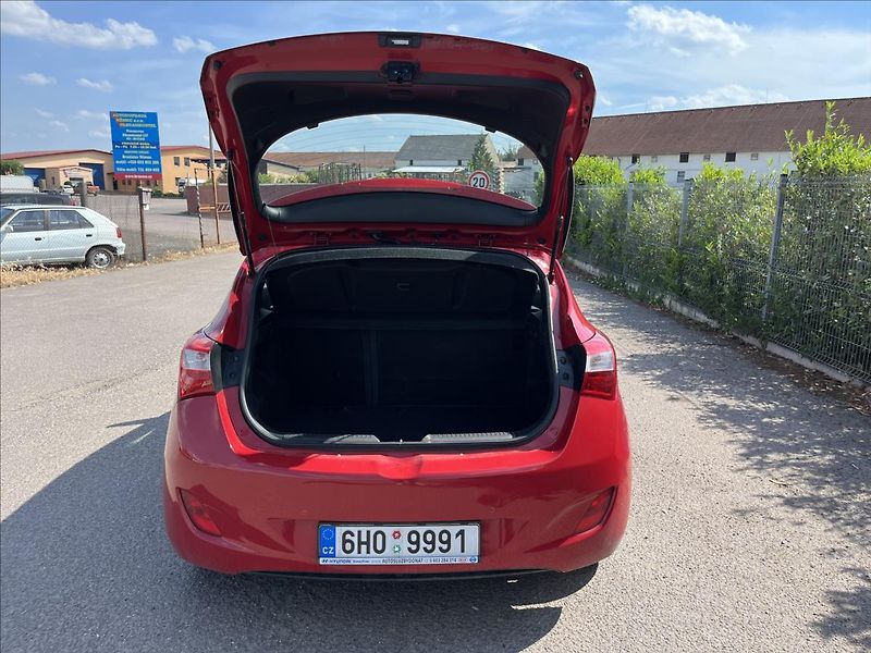 Hyundai i30 1,6 CRDi ČR ALU KAMERA 2x KOLA - fotka 29 z 32