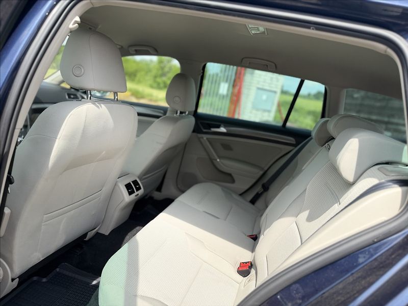 Volkswagen Golf TSI DSG F1 NAVI SERVISKA - fotka 22 z 32