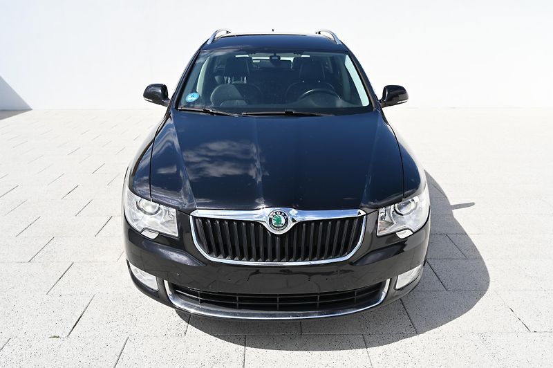 Škoda Superb 2.0TDI 125KW DSG Elegan. 12/09 - fotka 2 z 45