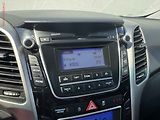Hyundai i30 (2015) 1.6GDi, 2.maj,ČR, AC, tempo - náhled 11