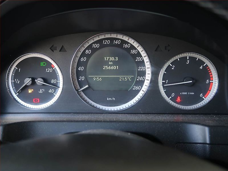 Mercedes-Benz Třídy C (2010) C 220 CDI, Navi, Tempomat - fotka 11 z 15