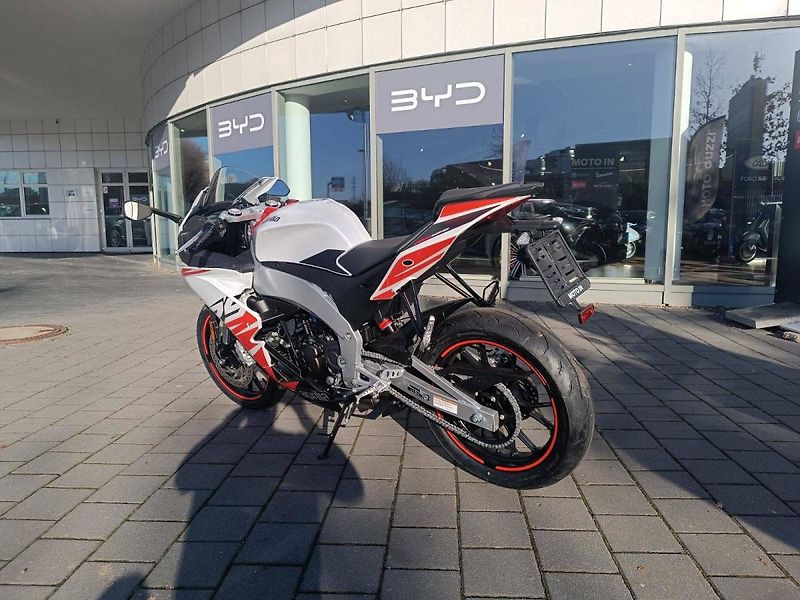 Aprilia RS 125 (2025) Kingsnake White (sleva 10.000. - fotka 11 z 11