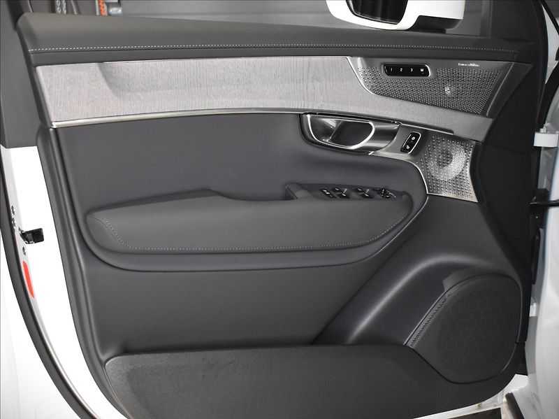 Volvo XC90 (2026) 2,0 B5  Ultra Bright - fotka 12 z 46