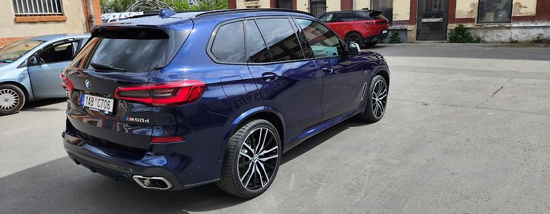 BMW X5 (2020) M50d SERVIS TAŽNÉ ČR IDIVIDUAL - fotka 6 z 48