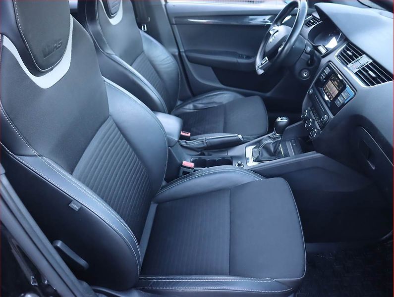 Škoda Octavia (2015) 2.0 TDI, Serv.kniha, Kůže - fotka 9 z 19