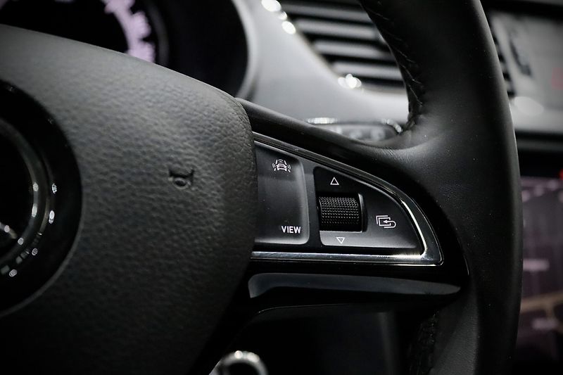 Škoda Octavia 3 FL Combi 1.5 TSI 110 kW - fotka 23 z 35