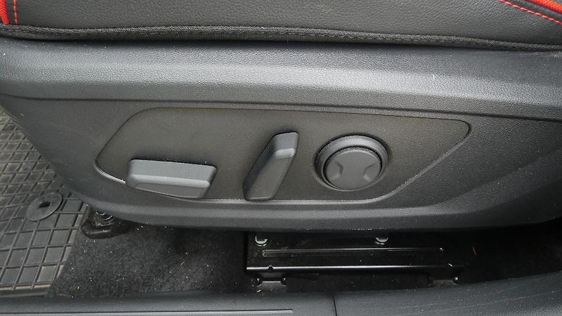 Hyundai Tucson 1.6 T-GDI mHEV 4x4 DCT N Line - fotka 23 z 27