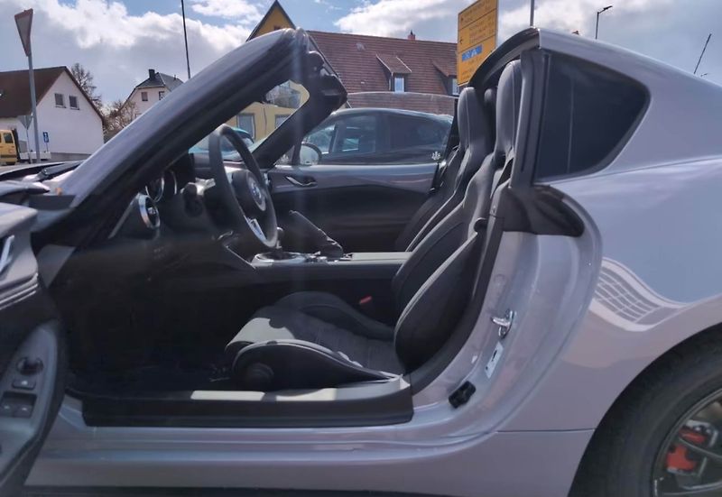 Mazda MX-5 1.5 SKYACTIV-G Homura - fotka 6 z 16