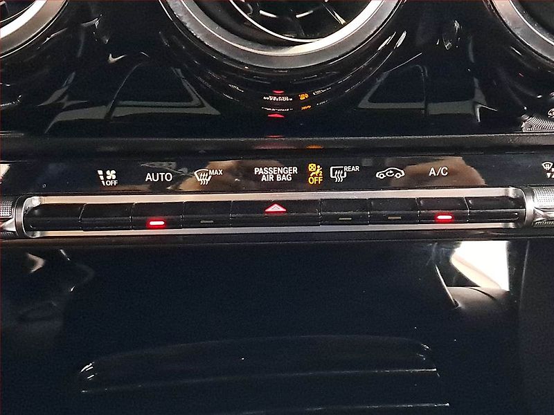 Mercedes-Benz CLA (2019) 180 - fotka 16 z 21