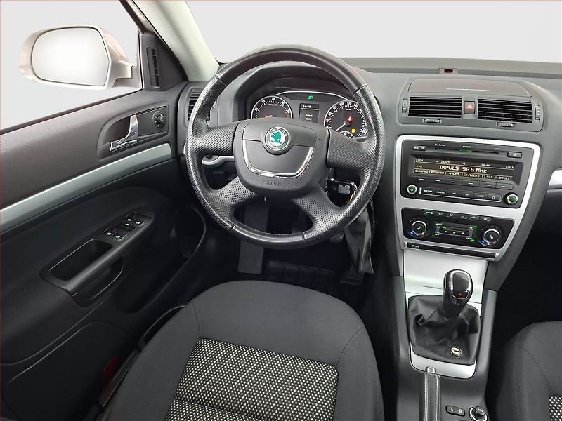 Škoda Octavia (2012) Scout 1.8 TSI, 4X4 - fotka 7 z 19