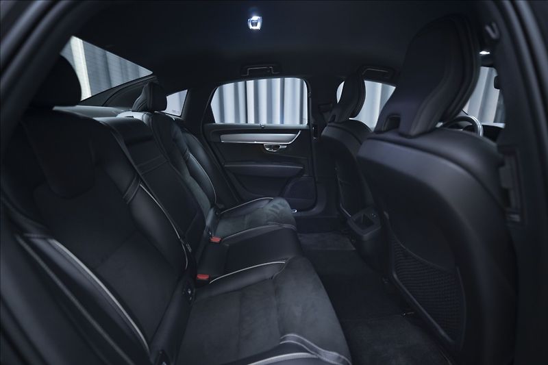 Volvo S90 2,0 D4 NAVI KAMERA 4x VÝHŘEV - fotka 11 z 42