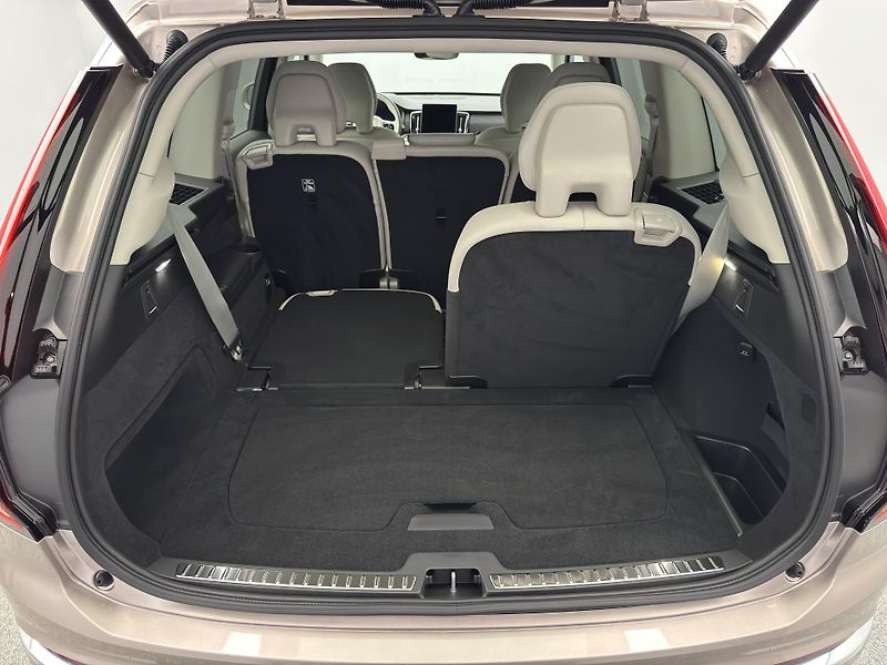 Volvo XC90 (2026) B5 AWD AUT BRIGHT PLUS 7míst - fotka 23 z 32