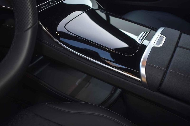 Mercedes AMG EQE 43 4Matic poslouží k reprezentaci i k zábavě