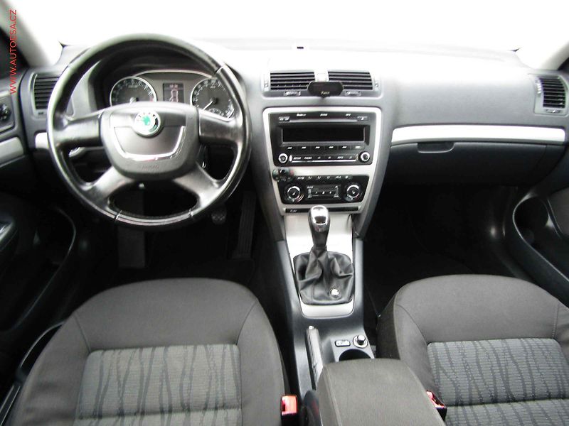 Škoda Octavia (2012) 1.6 TDi, ČR, Elegance - fotka 8 z 15