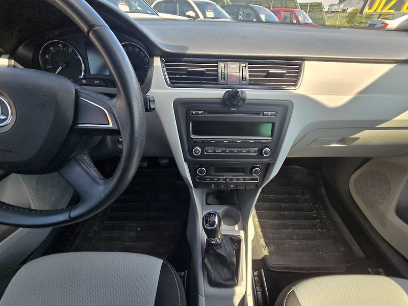 Škoda Rapid (2013) 1.2 TSi 63KW aut.klima - fotka 15 z 23