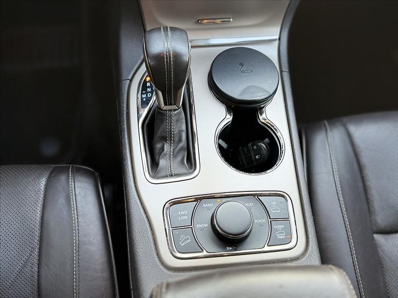 Jeep Grand Cherokee 3,0 CRD SUMMIT H&K awd záruka - fotka 28 z 42
