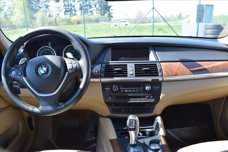 BMW X6 3,0 d 210KW AUTOMAT PO SERVISE - fotka 28 z 50