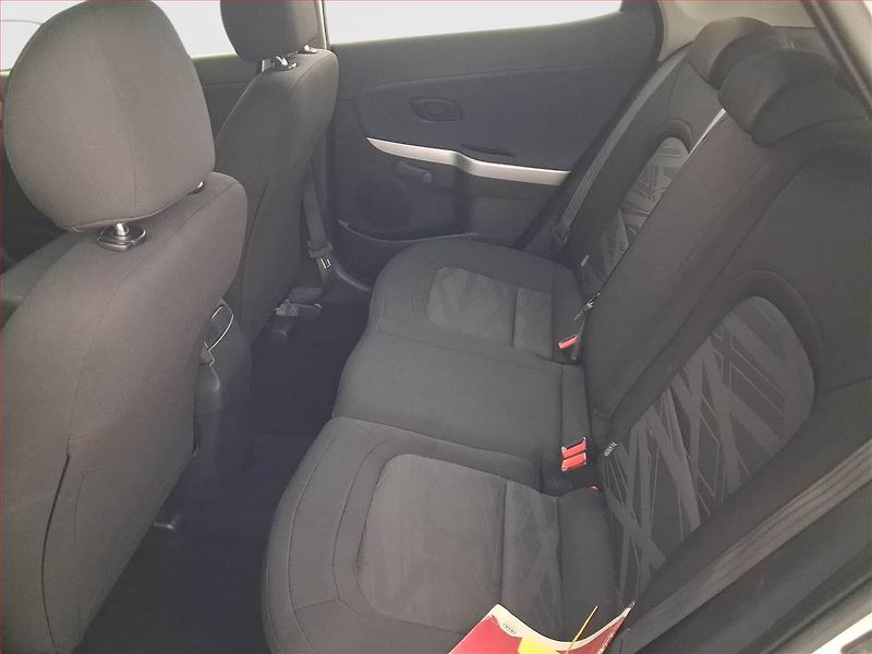 Kia Ceed (2015) 1.4 CVVT, Serv.kniha - fotka 10 z 17