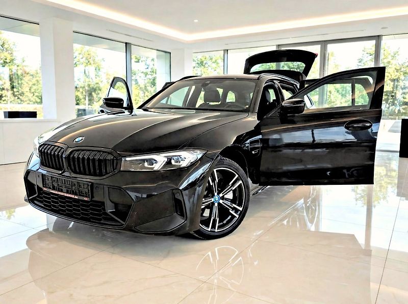 BMW Řada 3 (2023) 320e M-Sport PHEV - fotka 1 z 47