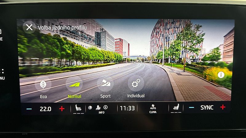 Škoda Octavia 2.0 TDI DSG Style Combi - fotka 25 z 25