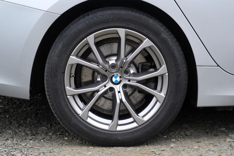 BMW Řada 3 330e xDrive, ACC, Tažné - fotka 12 z 39