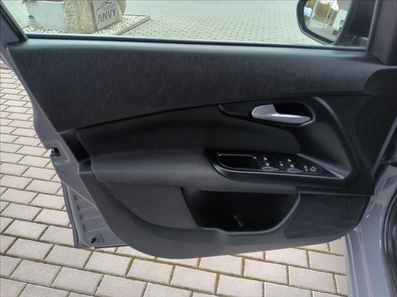 Fiat Tipo 1,6 MJT,KLIMA,NAVI,VÝHŘEV - fotka 17 z 45