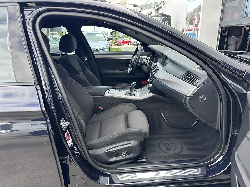 BMW Řada 5 525d xDrive M-Sport Touring - fotka 9 z 19