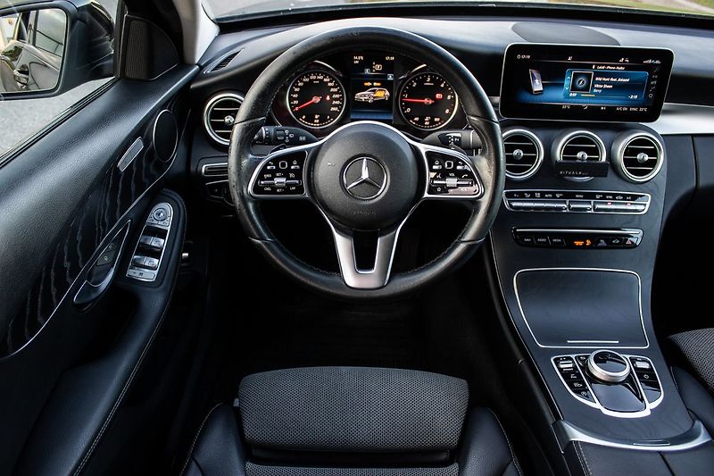Mercedes-Benz Třídy C - fotka 17 z 27