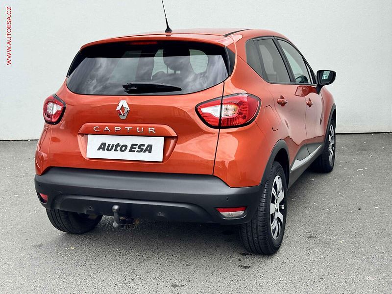 Renault Captur (2017) 0.9 TCe, ČR, AC, TZ, park - fotka 4 z 16