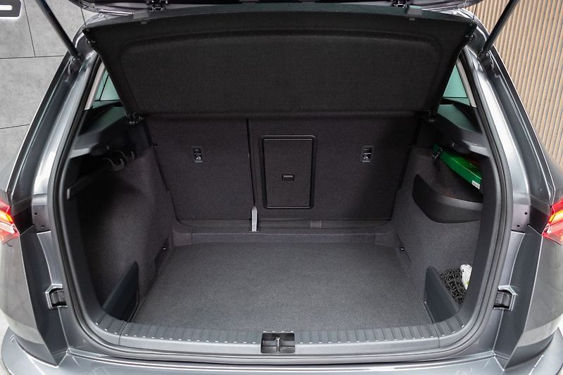 Škoda Karoq 1.5 TSI TAŽNÉ*KAMERA*DPH*ČR 1M - fotka 36 z 39