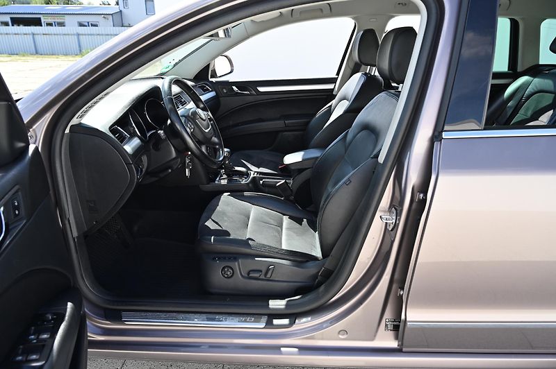 Škoda Superb 2.0TDI 125KW rezervace 3/2011 - fotka 20 z 43