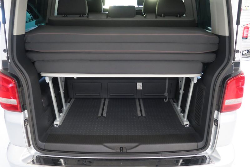 Volkswagen T5 California (2015) 2.0TDI Beach 4Mot. DSG Bi-XEN - fotka 37 z 50