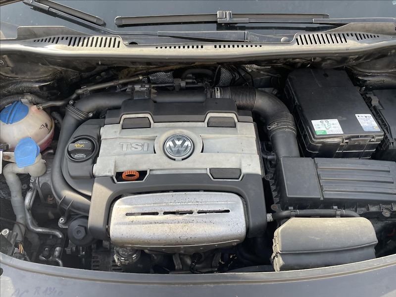 Volkswagen Touran 1,4TSI 103kW*jen 96.tis.km*Roz - fotka 36 z 40