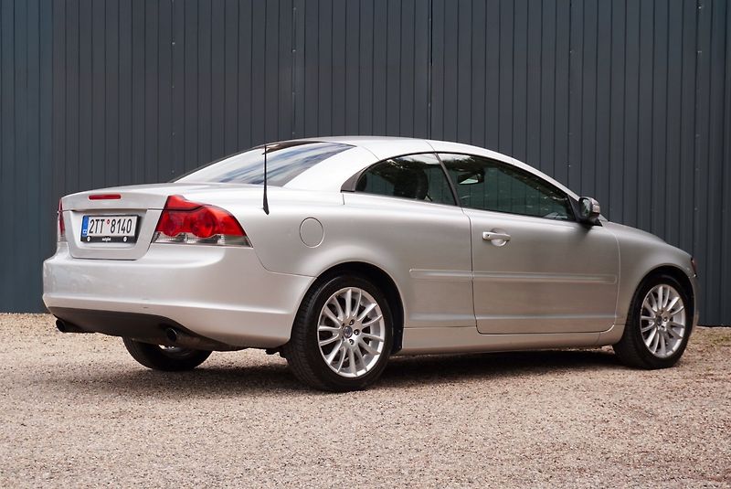Volvo C70 2.4 D5 MOMENTUM - fotka 9 z 34