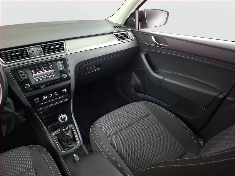 Škoda Rapid (2016) Spaceback 1.2 TSI, ČR,1.maj - fotka 8 z 17