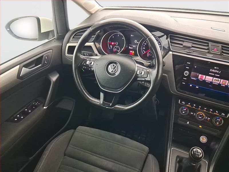 Volkswagen Touran (2018) Comfortline 2.0 TDI, ČR,1.maj - fotka 7 z 22