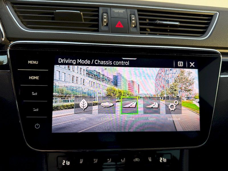 Škoda Superb (2023) 2.0 TDI 147kW 4x4 DSG L&K - fotka 17 z 35