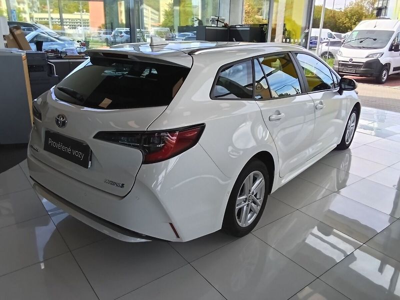 Toyota Corolla 1.8HEV 72KW 2023 - fotka 3 z 9