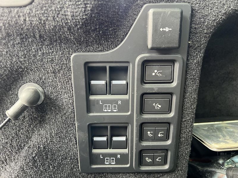 Land Rover Discovery (2022) D300*Dynamic*AWD*DPH - fotka 35 z 43