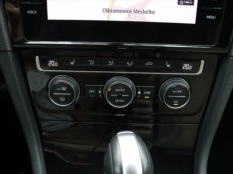 Volkswagen Golf 1,4 TSI 92kW DSG Highline - fotka 23 z 32