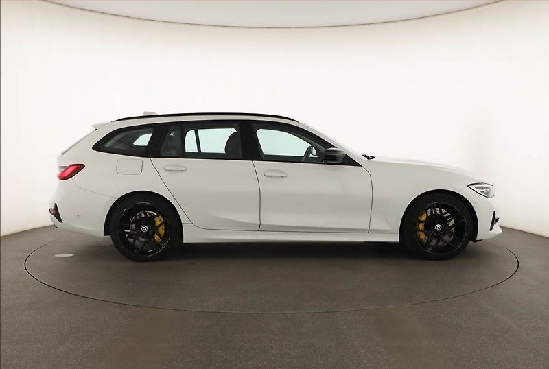 BMW Řada 3 (2020) 320 i - fotka 6 z 19